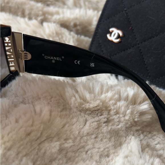 NEW | Chanel Black Gold Trim Sunnies With Quilted Case - Picture 5 of 11